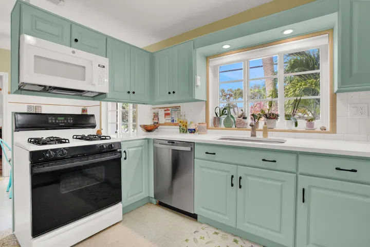 Kitchen - Quartz Countertops