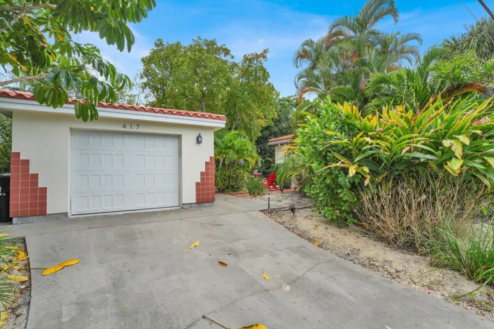Detached Garage