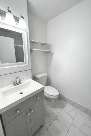 Main Bathroom 1