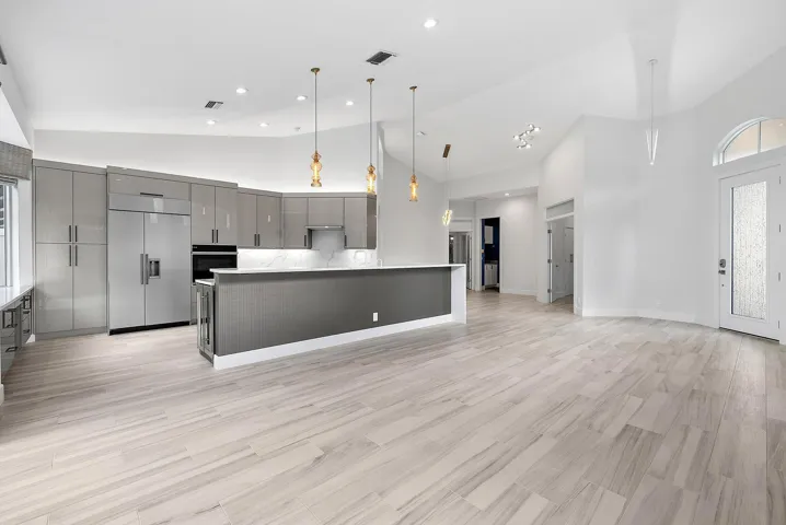 8110 Sandpiper Way