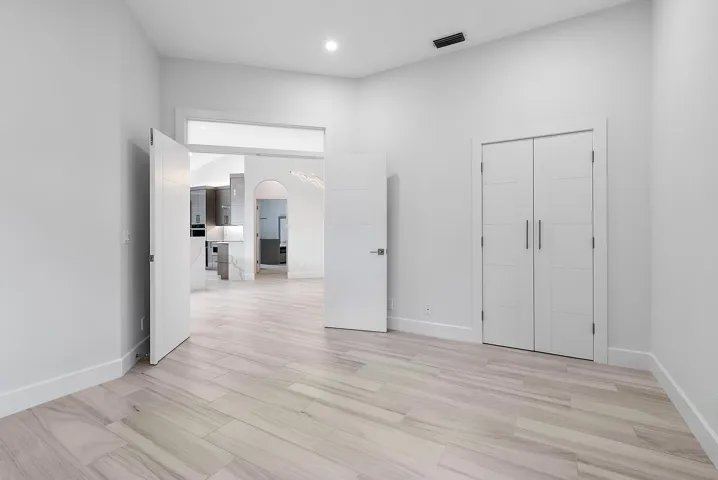 8110 Sandpiper Way