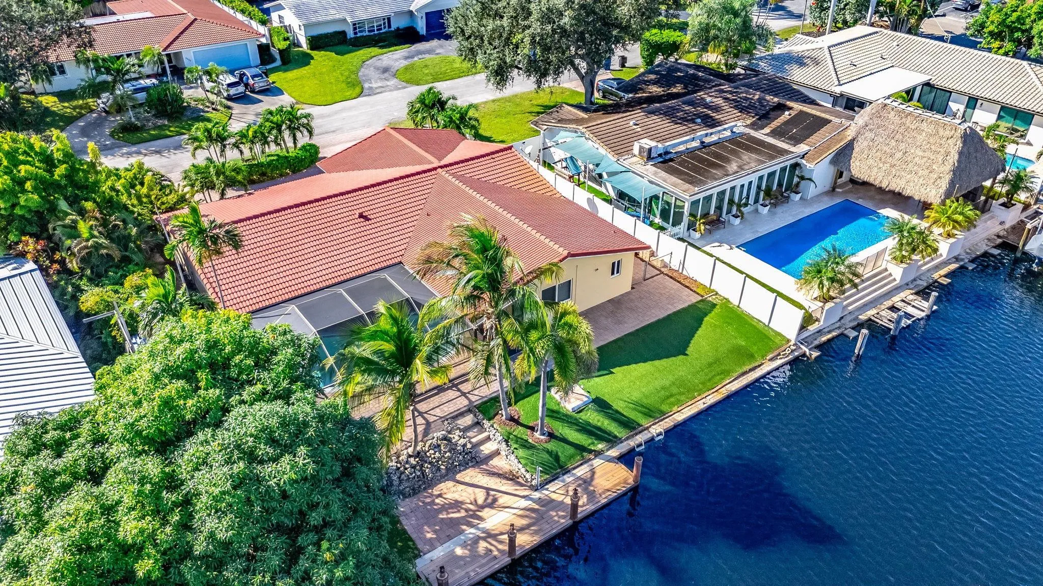 Waterfront / Pool / Ocean Access
