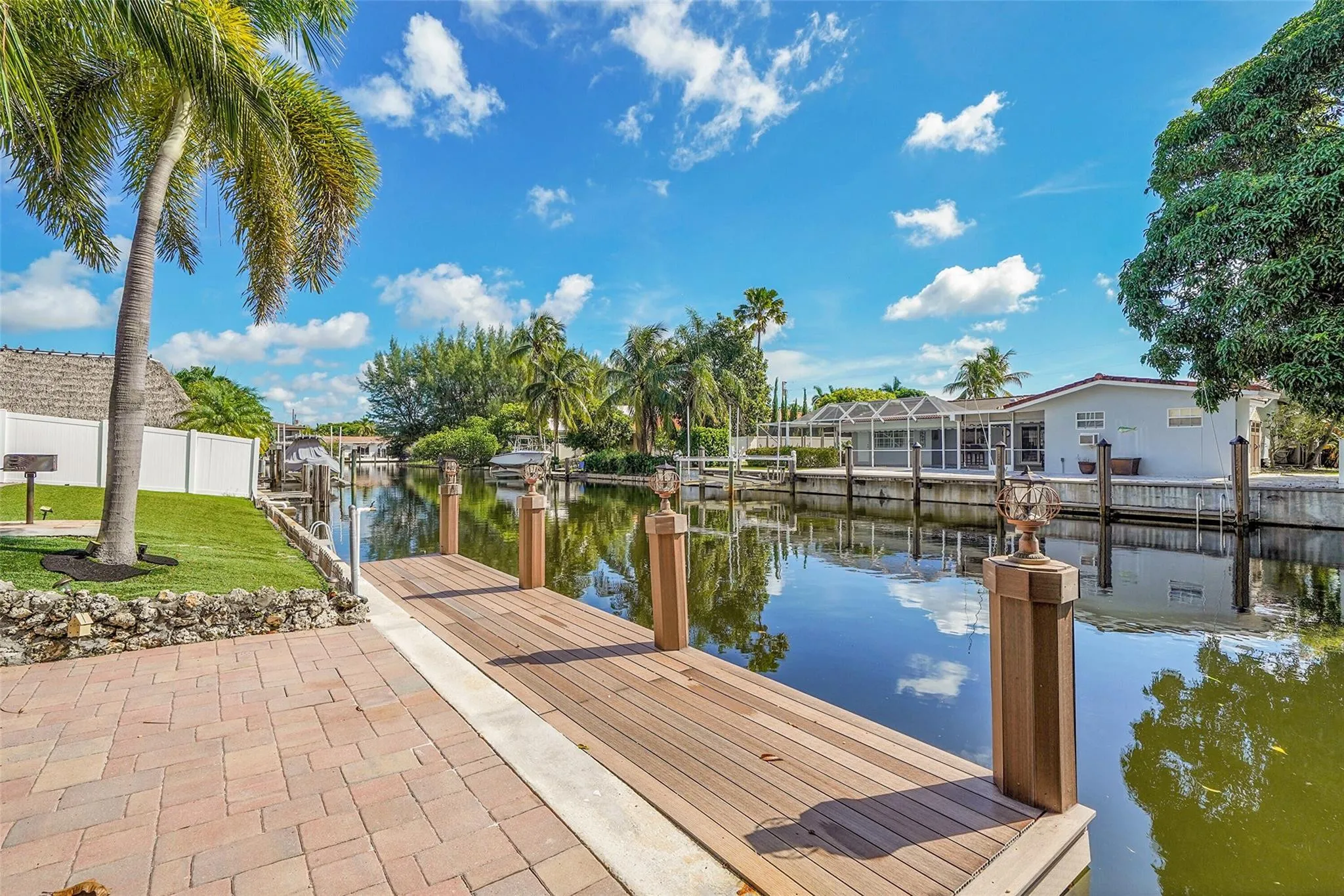 Waterfront / Pool / Ocean Access