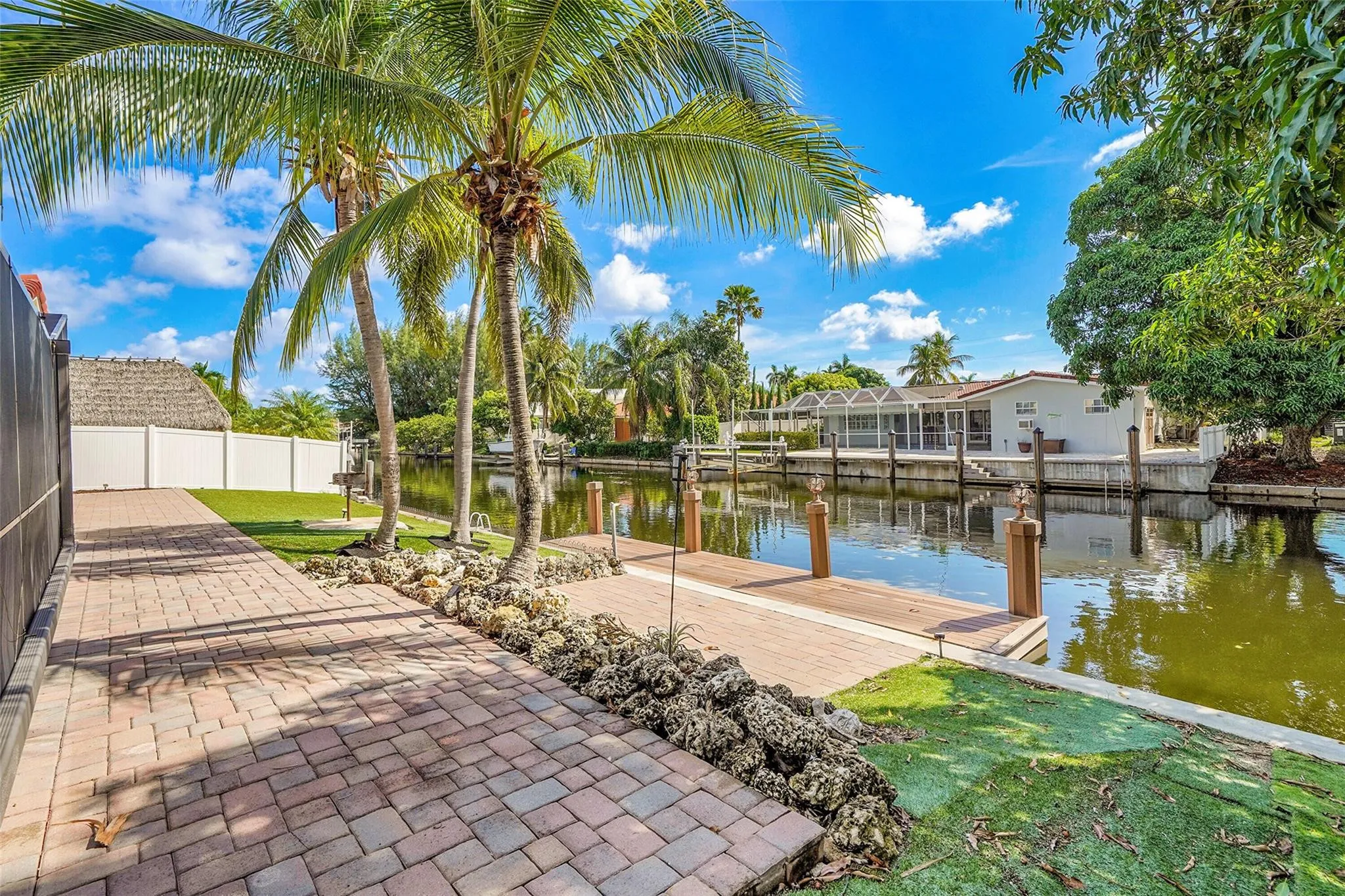 Waterfront / Pool / Ocean Access