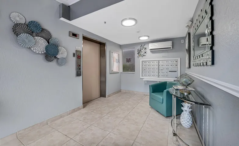 Lobby/Elevator