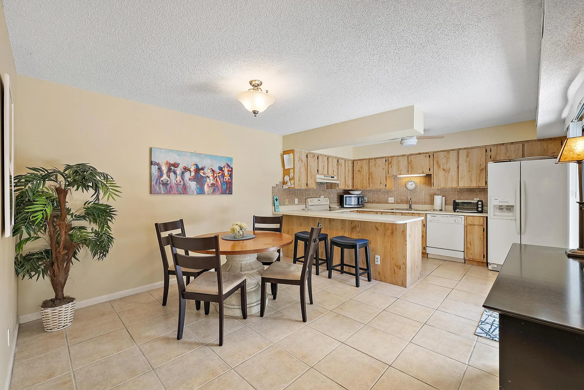 Dining & Kitchen