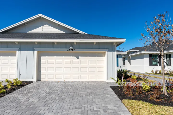 Prices, dimensions and features may vary and are subject to change. Photos are for illustrative purposes only.
