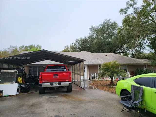 3,200 sq ft workshop with separate driveway
