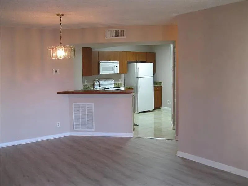 8781-Kitchen