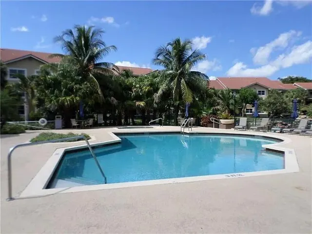 8781-swimming pool