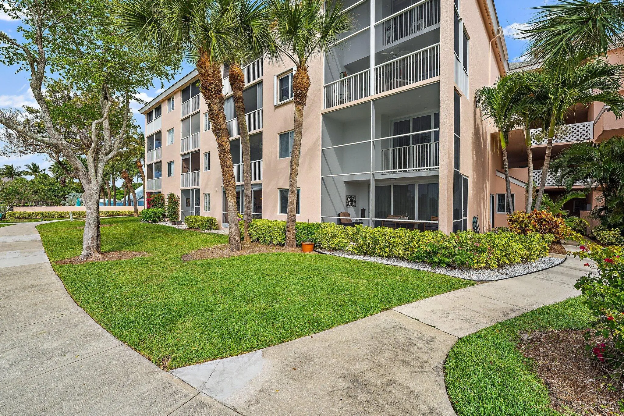 022-353US1NA107-Jupiter-FL-SMALL