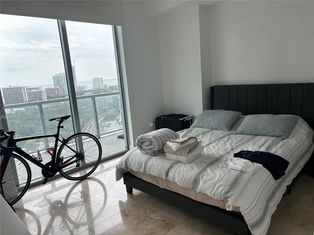 Second bedroom with plenty of space, bay view and a walking closet