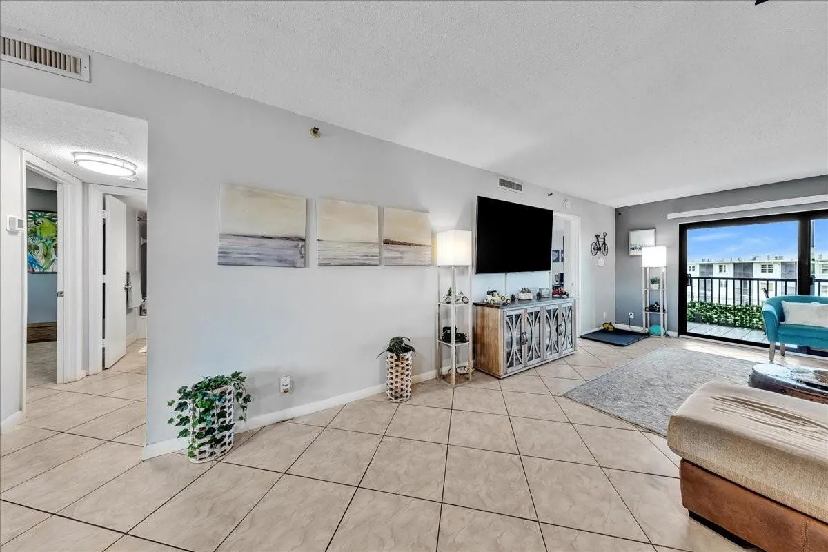 Split bedroom plan