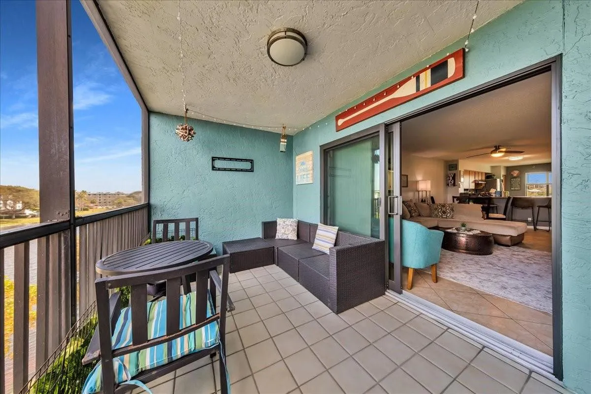 Screened Balcony