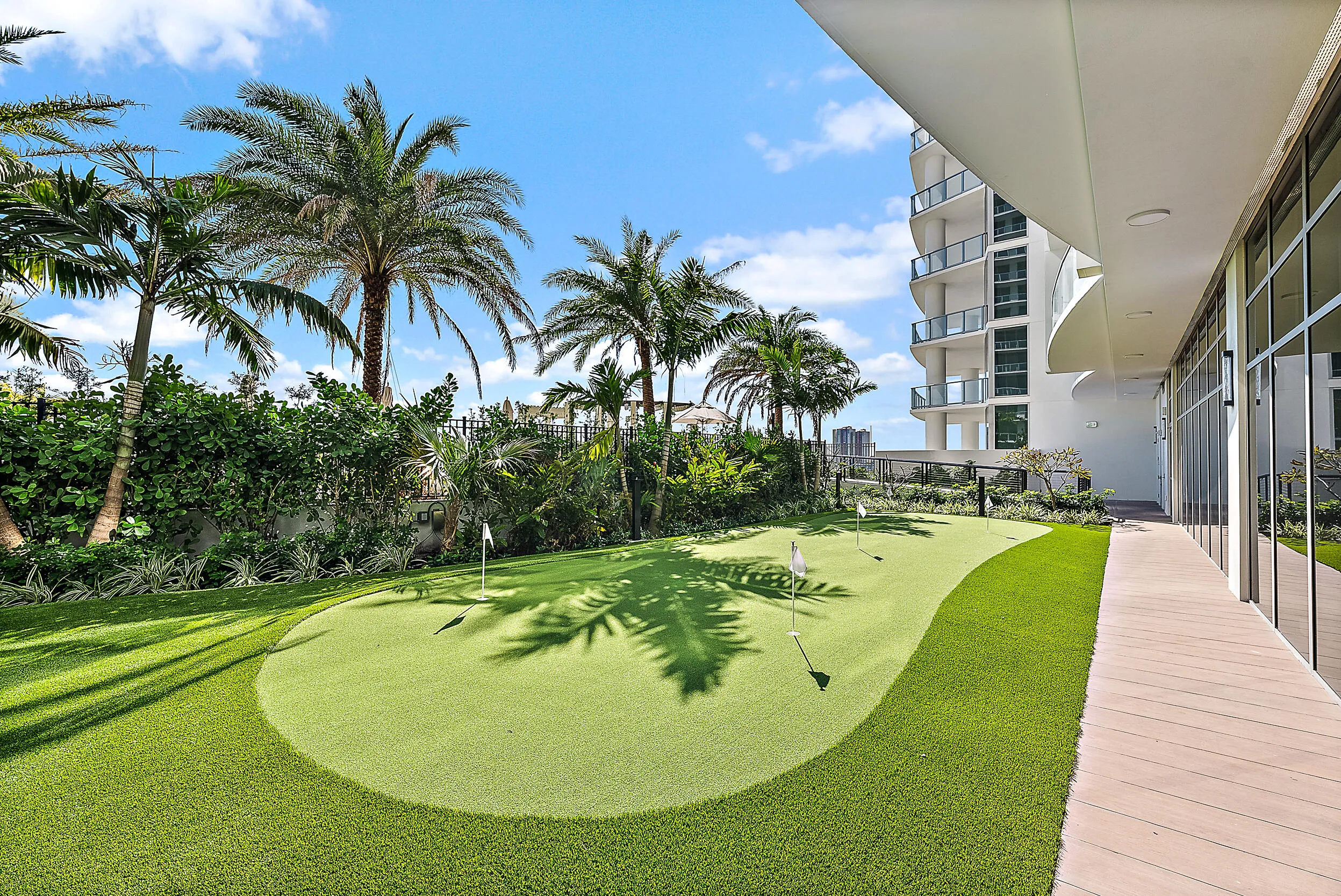 6th Floor Putting