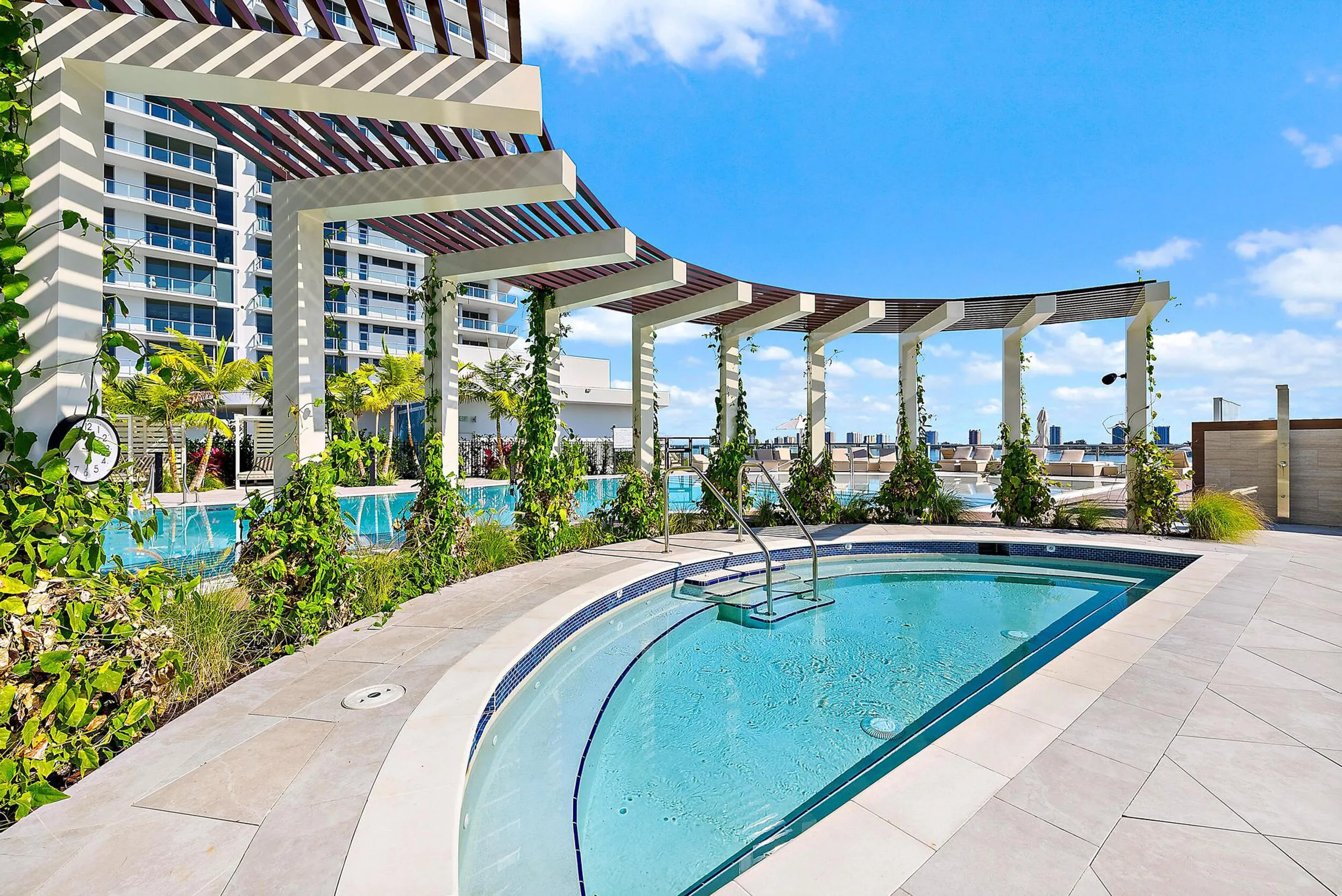 220 Lake Shore Dr n-25