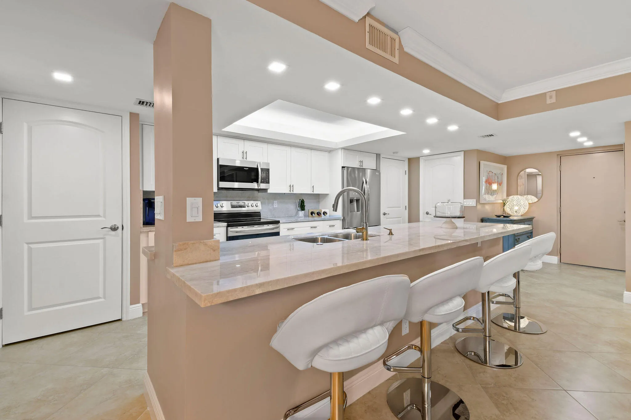 BRAND NEW STAINLESS STEAL APPLIANCES WITH PLENTY OF GUEST SEATING