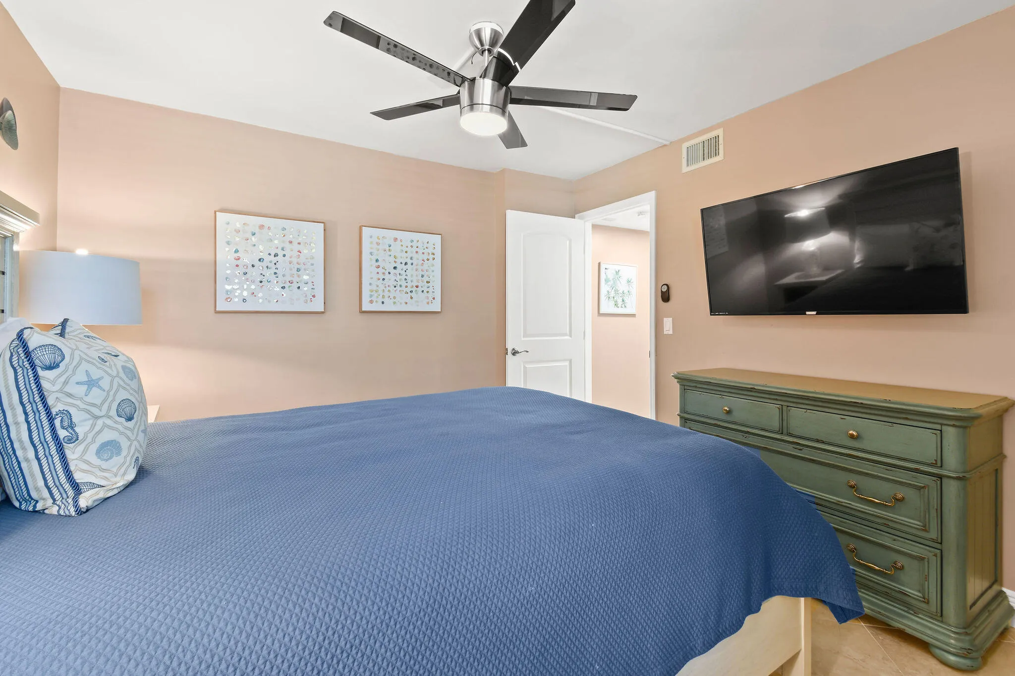 BEAUTIFUL WALL ART AND BLUE HUES TO BRIGHTEN YOUR DAY