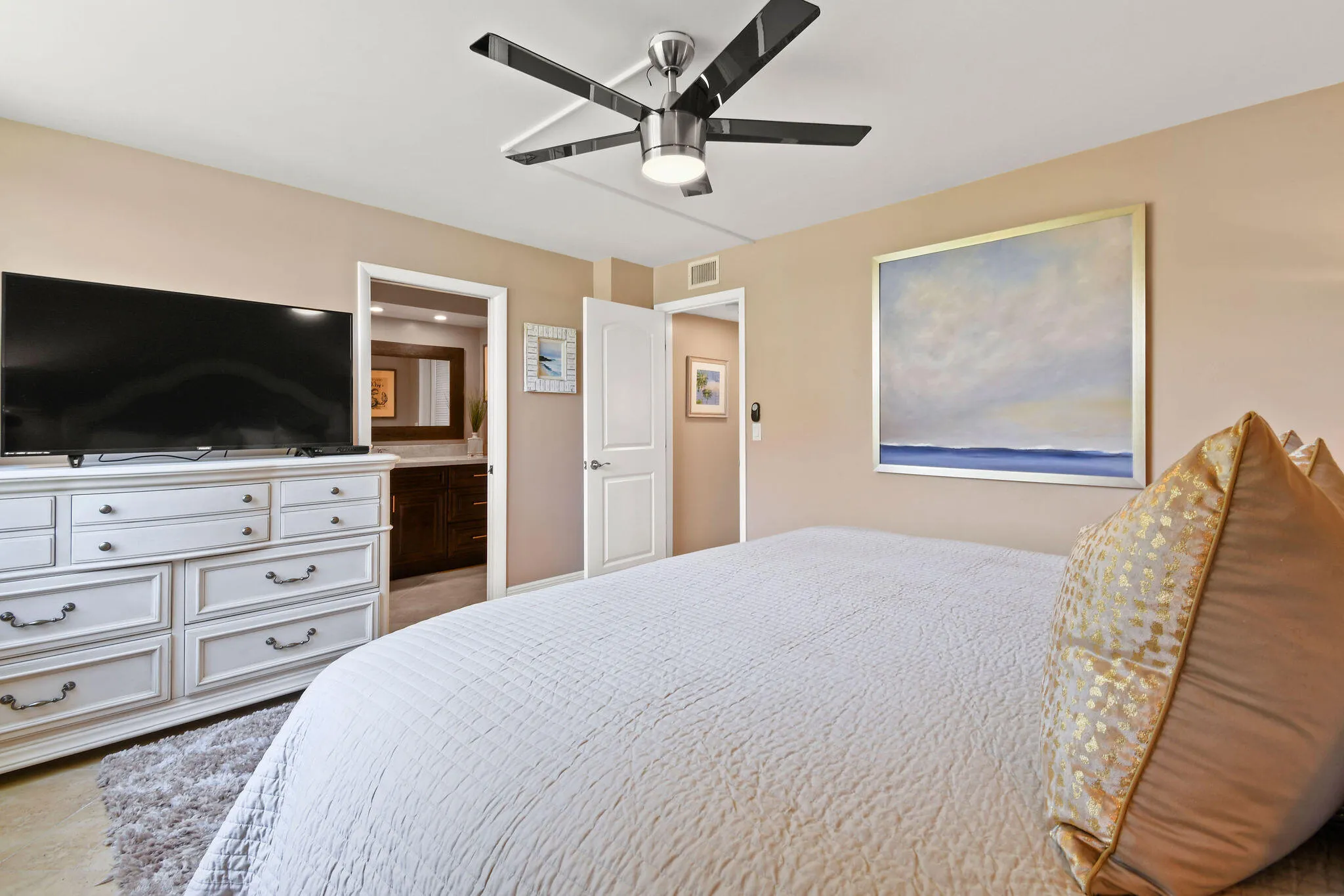 NEUTRAL COLORS FOR ULTIMATE RELAXATION & IN SUITE HIGH-DEF ENTERTAINMENT CENTER