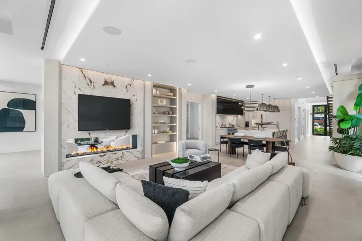 019-810PalmTrail-DelrayBeach-FL-33483-SM