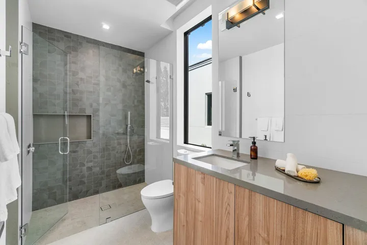 049-810PalmTrail-DelrayBeach-FL-33483-SM