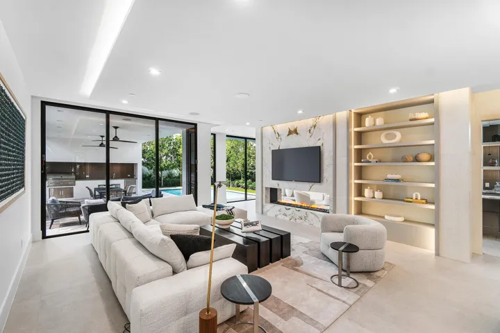 016-810PalmTrail-DelrayBeach-FL-33483-SM