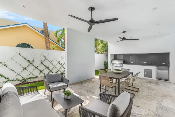 075-810PalmTrail-DelrayBeach-FL-33483-SM