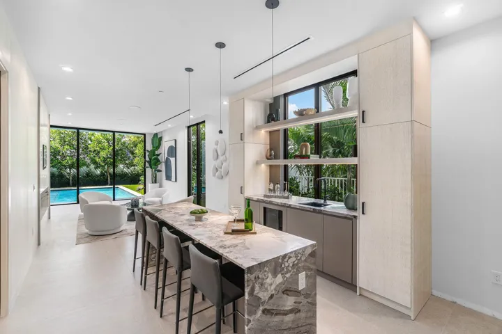 010-810PalmTrail-DelrayBeach-FL-33483-SM