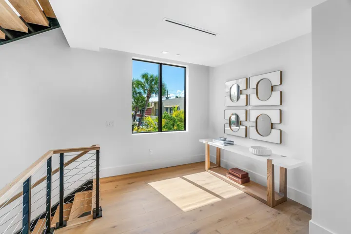 060-810PalmTrail-DelrayBeach-FL-33483-SM