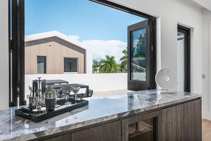 032-810PalmTrail-DelrayBeach-FL-33483-SM