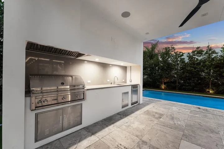 098-810PalmTrail-DelrayBeach-FL-33483-SM
