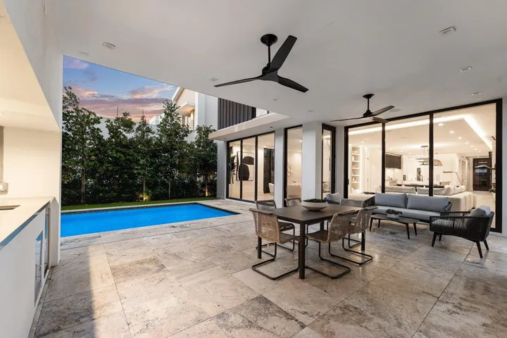 097-810PalmTrail-DelrayBeach-FL-33483-SM