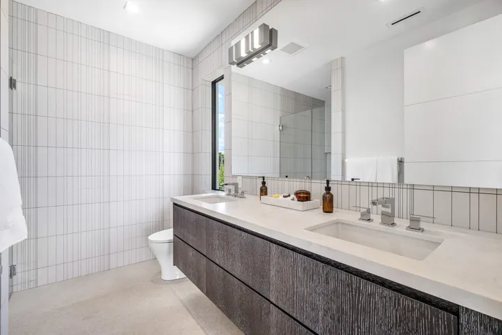 037-810PalmTrail-DelrayBeach-FL-33483-SM