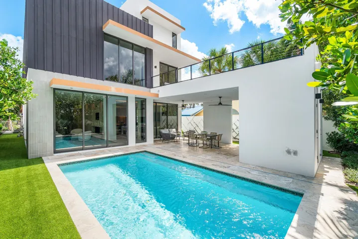 072-810PalmTrail-DelrayBeach-FL-33483-SM