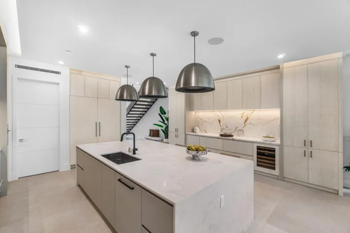 021-810PalmTrail-DelrayBeach-FL-33483-SM
