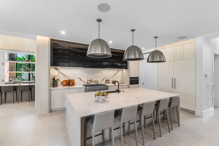 023-810PalmTrail-DelrayBeach-FL-33483-SM