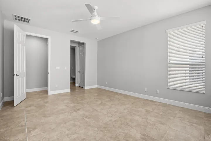 24 Bedroom 02