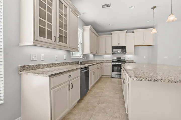 14 Kitchen 03