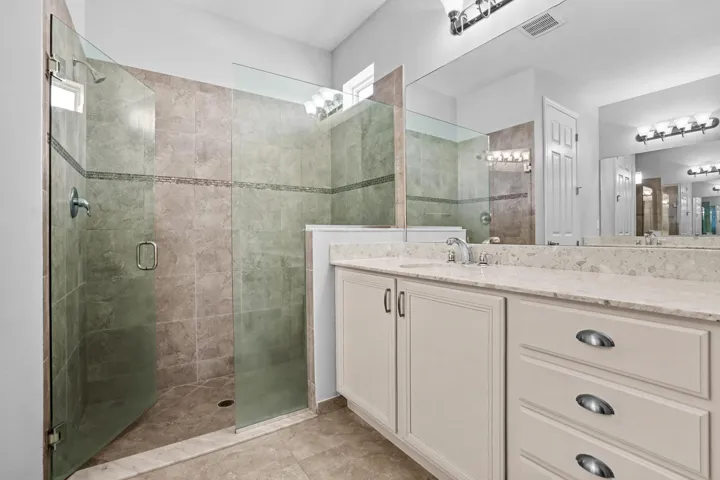 28 Bathroom 03
