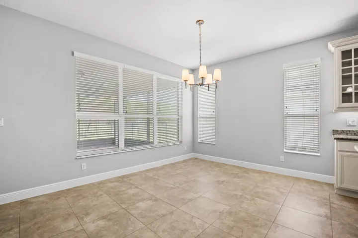 18 Dining Room 01