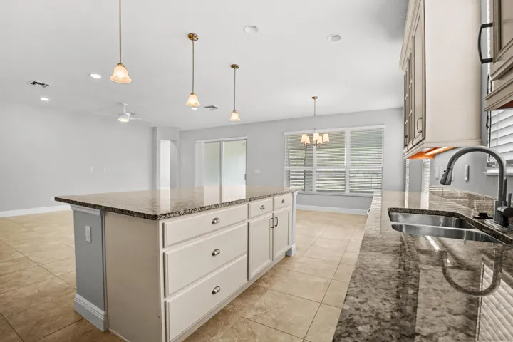 17 Kitchen 02