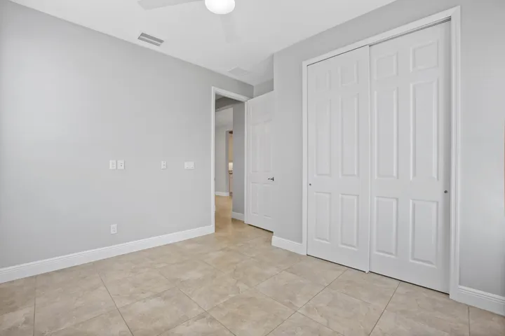 08 Bedroom 02