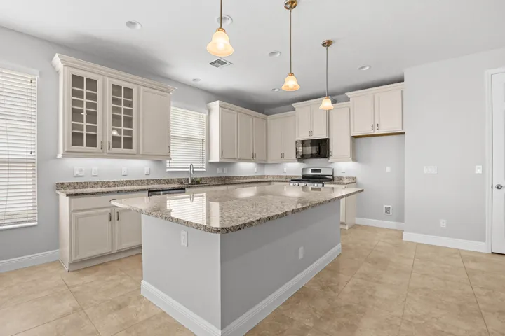 13 Kitchen 01