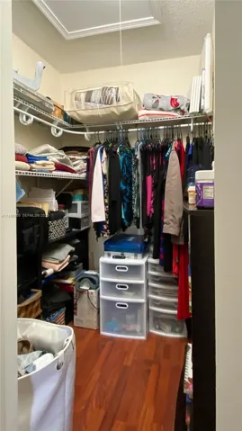 Walking Closet