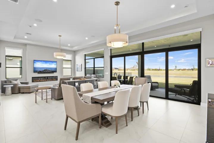 Open concept - Dining area with view