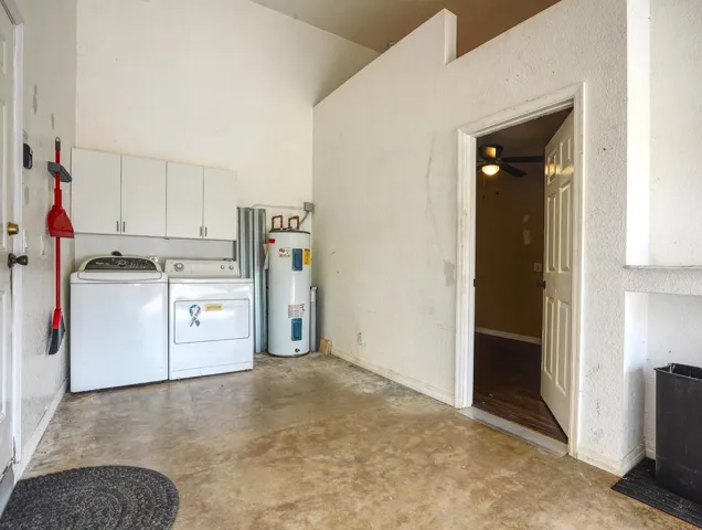 1550 C Rd garage: laundry