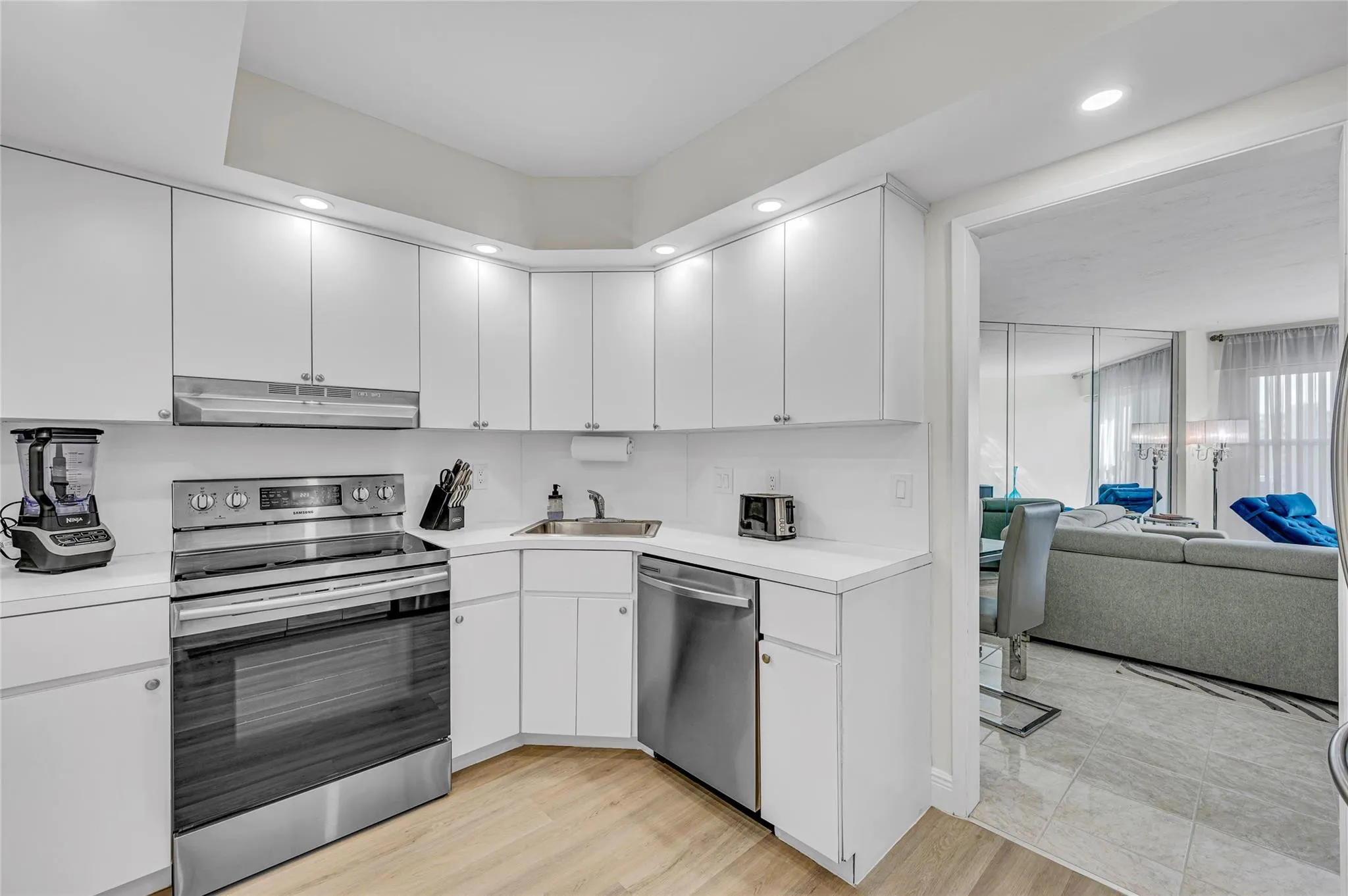 Kitchen Lite and Bright