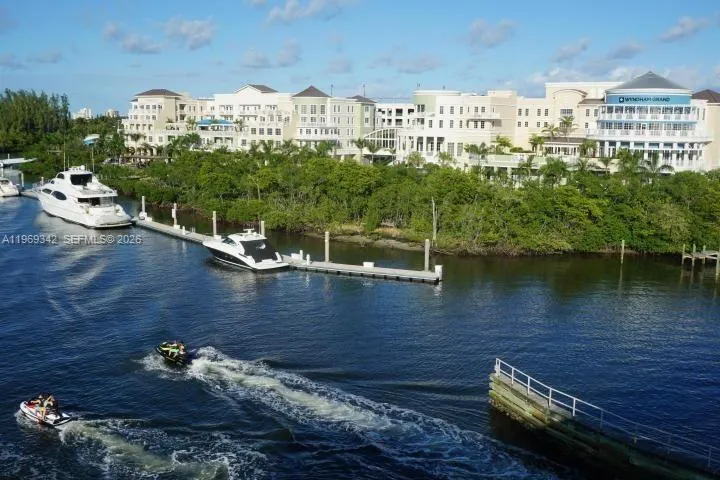 Harbourside Dockside Shops and Dining