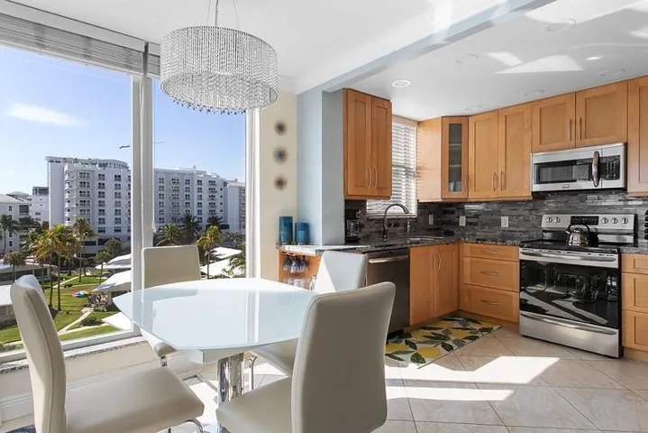 Breakfast Nook & Kitchen