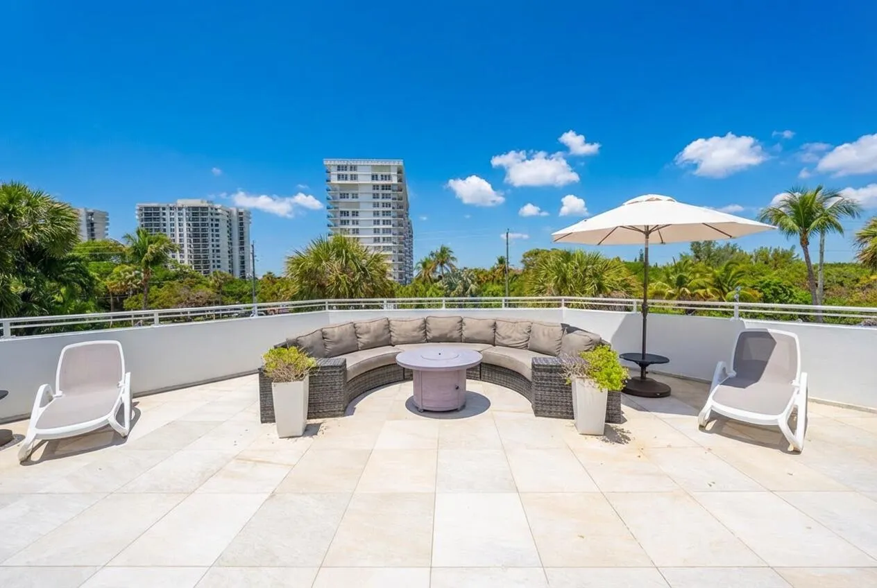 Lounge area at the pool